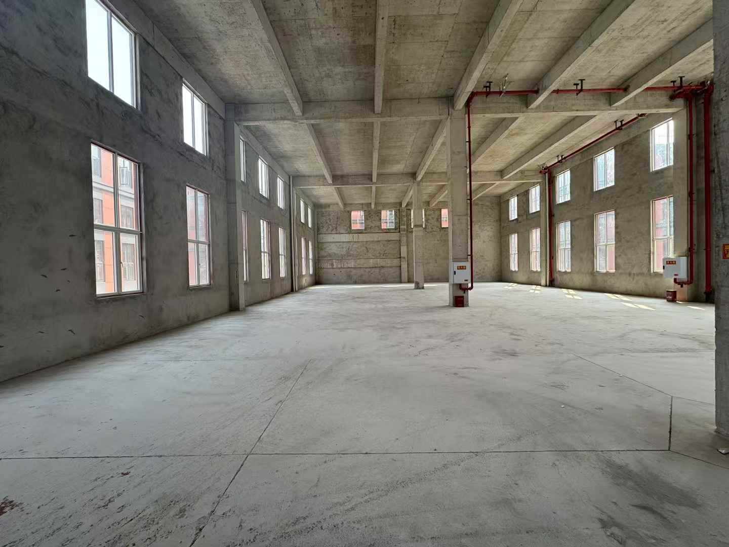 空地大消3000平多层主干道，佛山南庄板博士(龙湾大桥店)南庄龙湾桥全新混凝土3千方左右厂房出租仓库