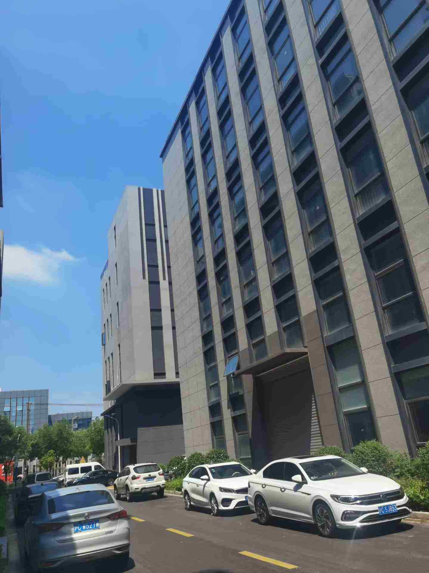 开发区上海松江开发区新建标准3535㎡厂房出租，首层7.9米层高
